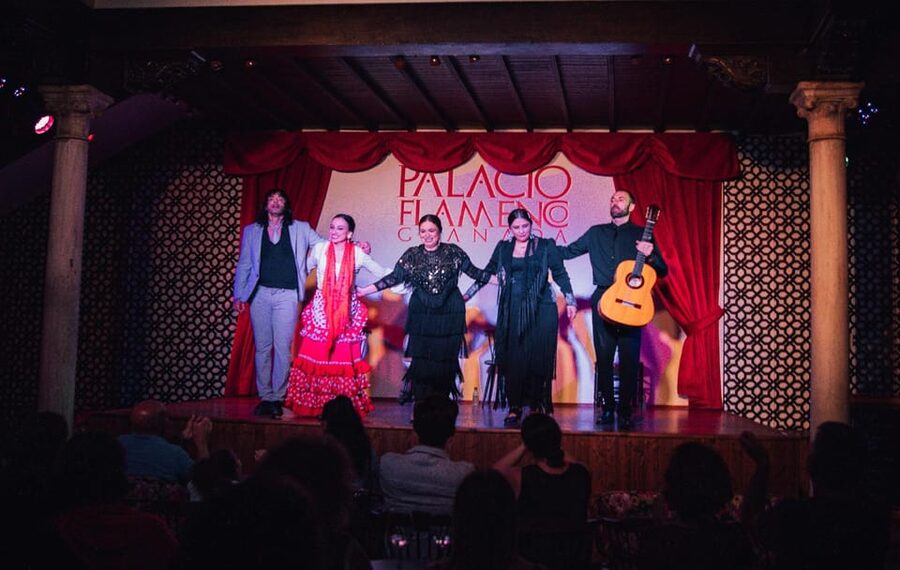 Granada: 1-Hour Traditional Flamenco Show at Palacio - Why the room changes the flamenco experience
