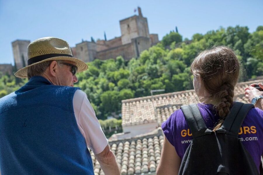 Granada: Albaicín and Sacromonte 2.5-Hour Walking Tour - Is the Albaicín and Sacromonte walk worth booking?