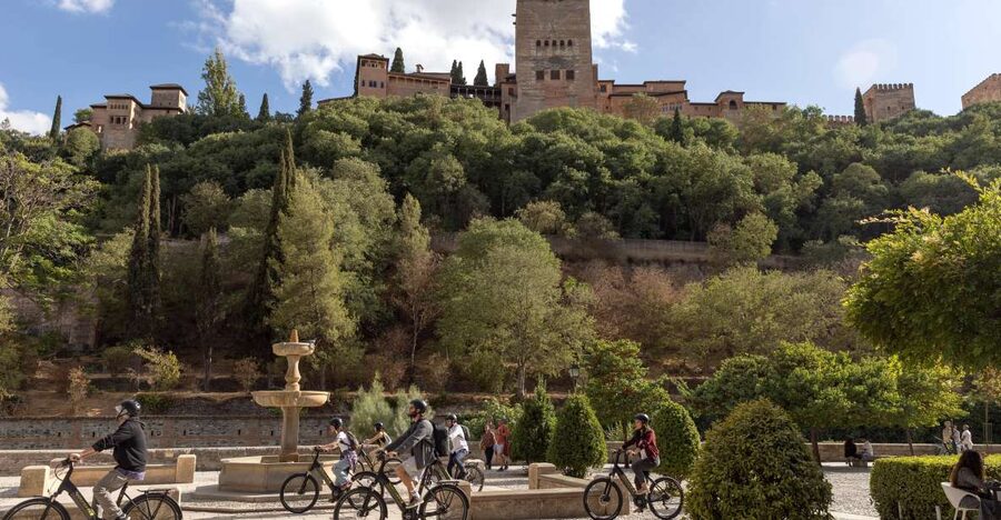 Granada: Albaicin and Sacromonte E-Bike Tour - Key points at a glance