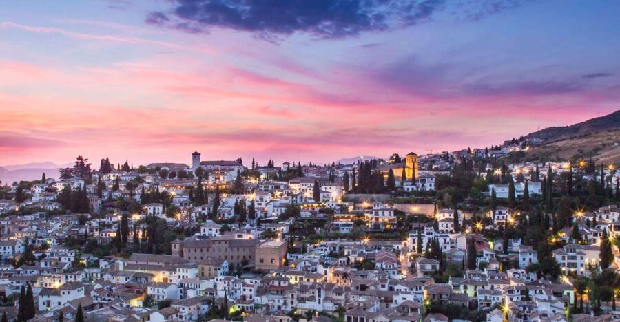 Granada: Albaicin and Sacromonte Evening Walking Tour - Starting at Plaza Isabel la Católica