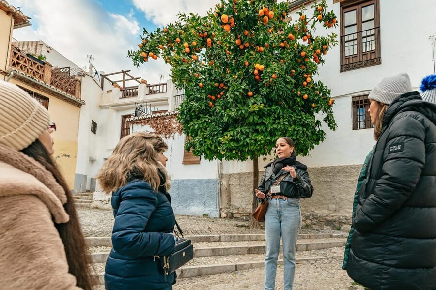 Granada: Albaicín and Sacromonte Guided Sunset Walking Tour - Why this short sunset tour works so well