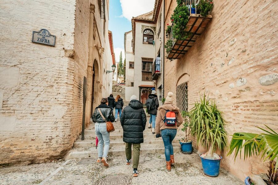 Granada: Albaicín and Sacromonte Guided Sunset Walking Tour - Granada’s main mosque and the city’s layered past
