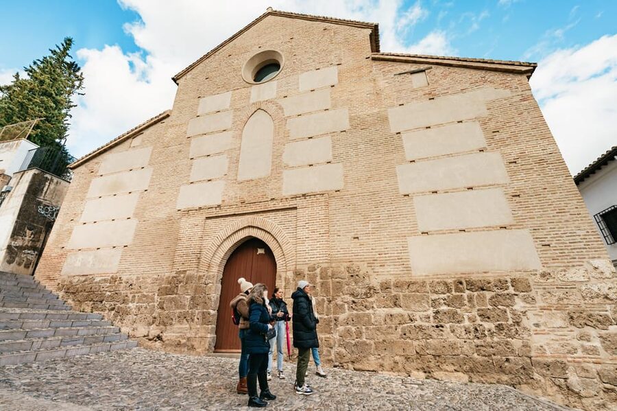 Granada: Albaicín and Sacromonte Guided Sunset Walking Tour - Is $17 good value?