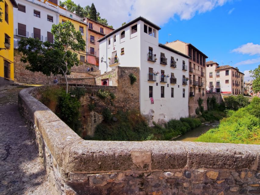 Granada: Albaicín and Sacromonte Walking Tour - Puerta de las Pesas and Plaza Larga