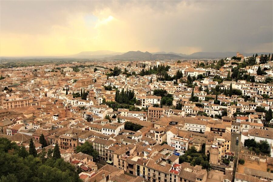 Granada: Albaicín, Sacromonte & Museum of Caves Walking Tour - Who should book this walk?