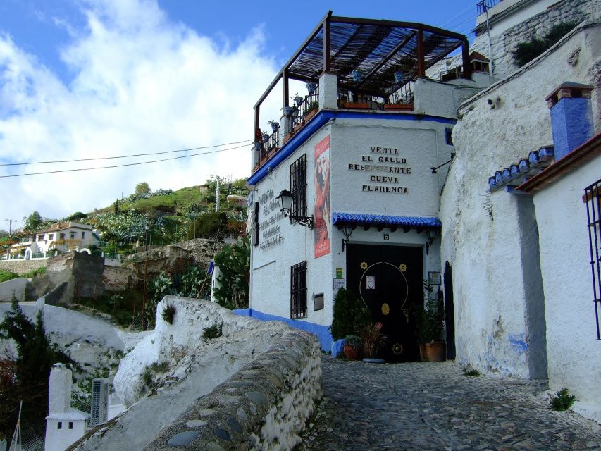 Granada: Albaicín, Sacromonte & Museum of Caves Walking Tour - Why Albaicín and Sacromonte belong together