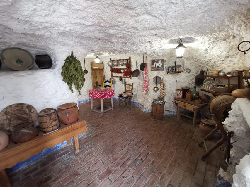 Granada: Albaicín, Sacromonte & Museum of Caves Walking Tour - Is $35 a good value?