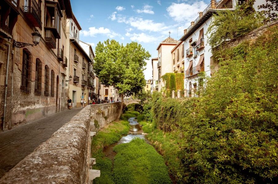 Granada: Albayzin and Sacromonte Walking Tour - Key points to know before you go