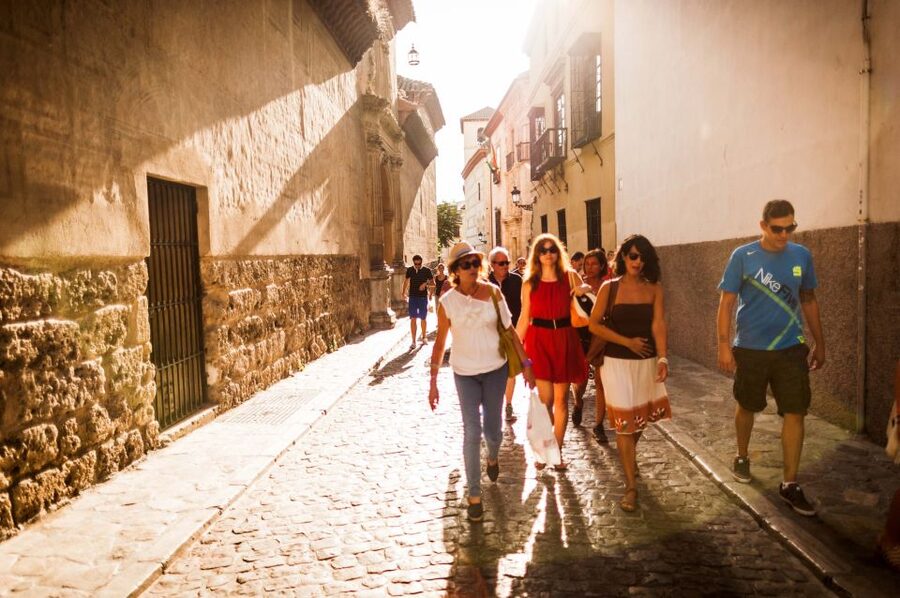 Granada: Albayzin and Sacromonte Walking Tour - Crossing into Sacromonte and its cave homes