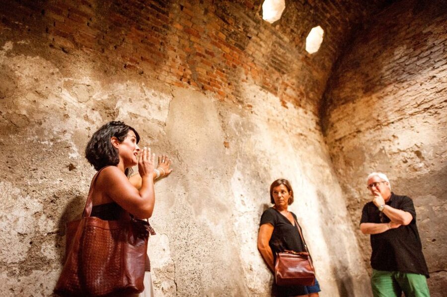 Granada: Albayzin and Sacromonte Walking Tour - What to wear and how to manage the hills