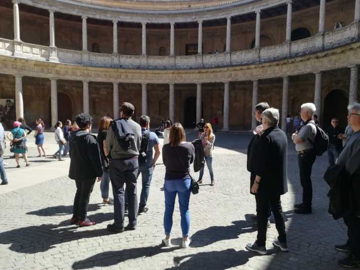 Granada: Alhambra and Albaicín Small Group Tour - Why the Alhambra Needs a Guide