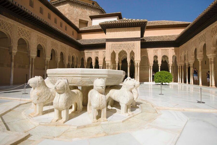 Granada: Alhambra and Albaicín Small Group Tour - Palace of Charles V: A Stark Change of Style