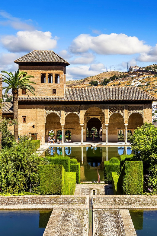 Granada: Alhambra and Albaicín Small Group Tour - Nasrid Palaces: The Tour’s Main Event