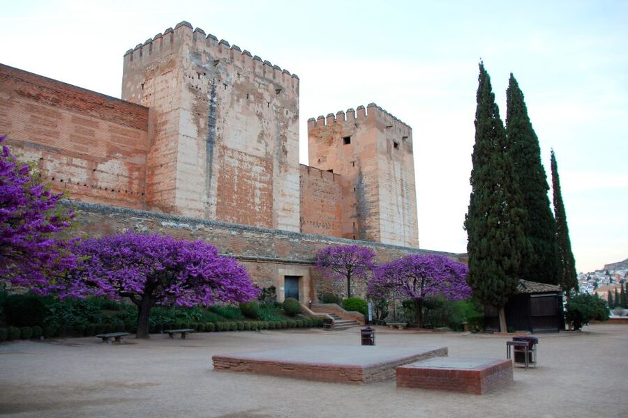 Granada: Alhambra and Charles V Palace Tour - Meeting at the Gate of Justice