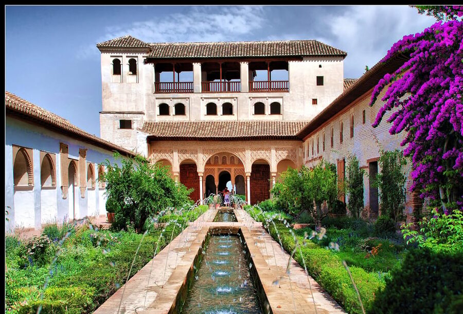 Granada: Alhambra and Generalife Garden Ticket & Guided Tour - The Alcazaba: Walls, Towers, and Open Views