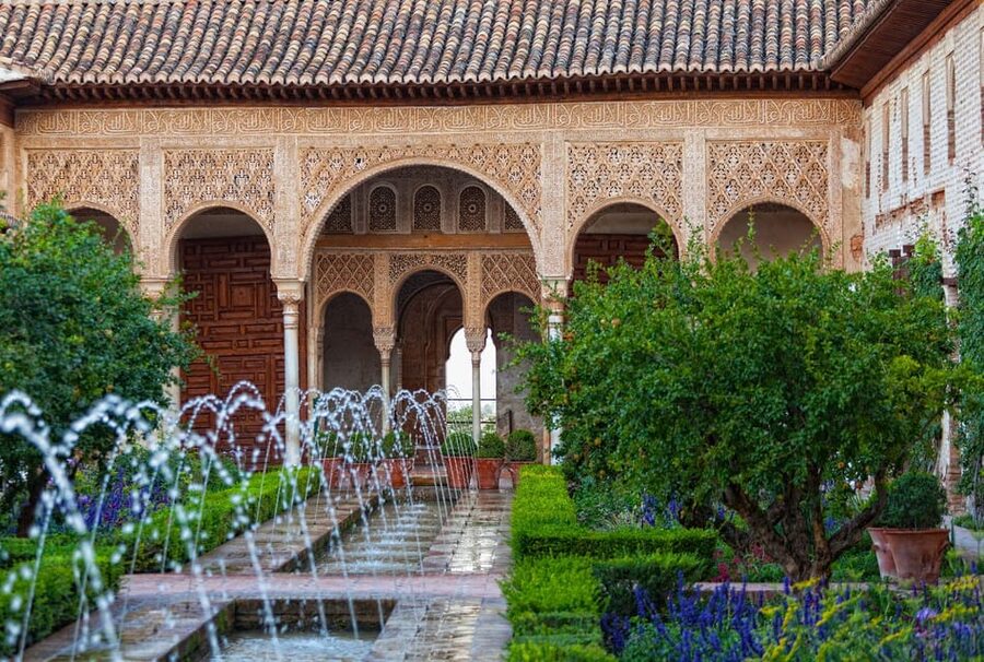 Granada: Alhambra and Generalife Garden Ticket & Guided Tour - The Missing Nasrid Palaces