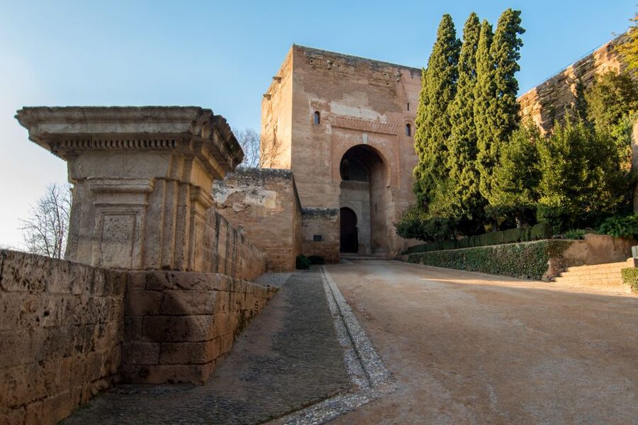 Granada Alhambra and Generalife Gardens Experience Tour - The ticket warning you should not ignore
