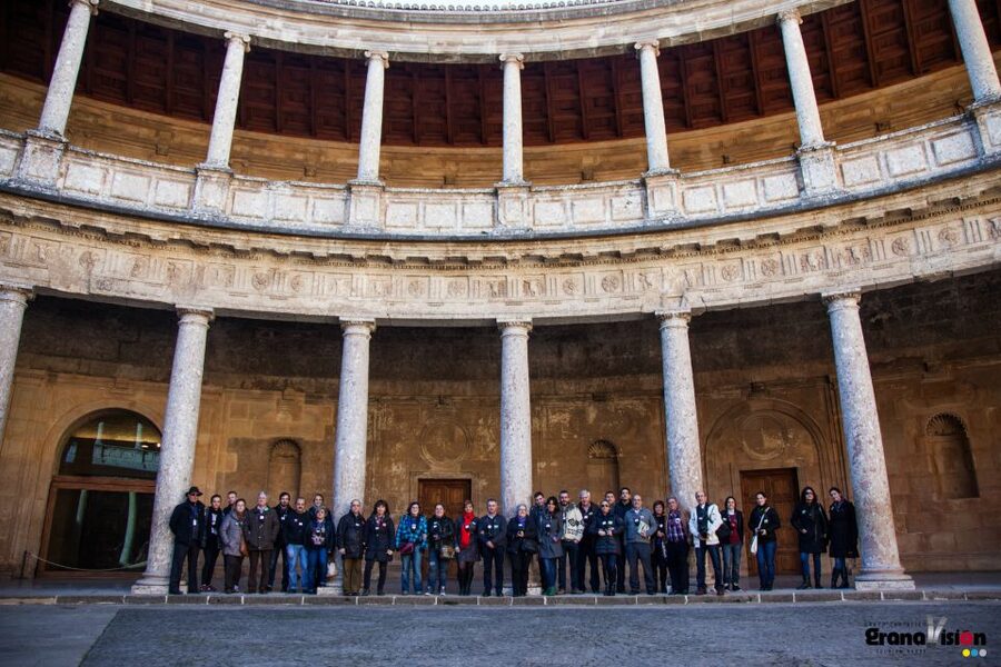 Granada Alhambra and Generalife Gardens Experience Tour - Live guide or audio guide?