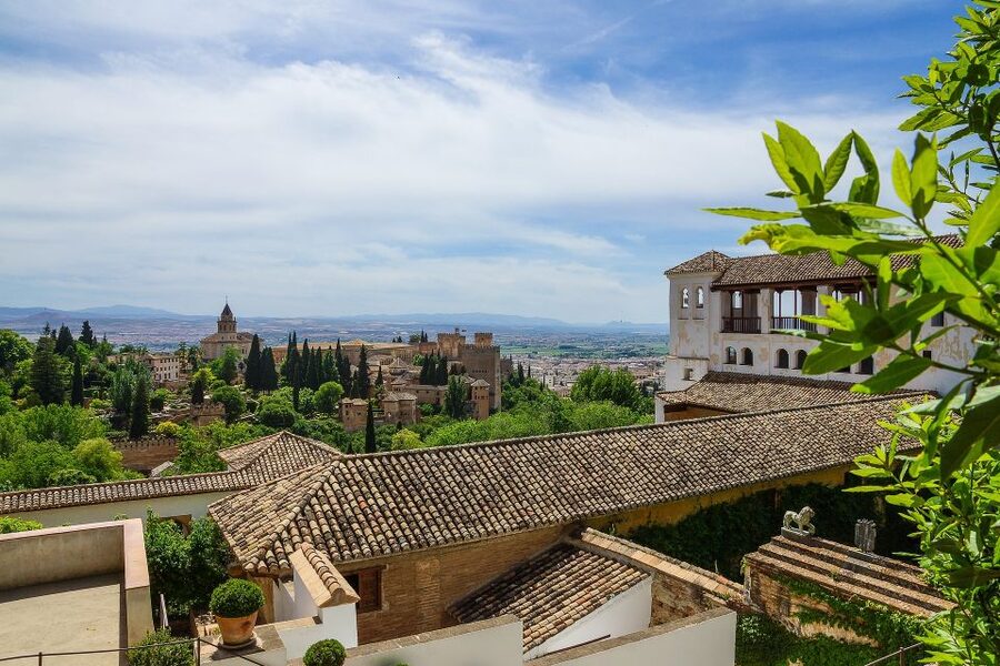 Granada: Alhambra and Generalife Gardens Guided Tour - The Nasrid Palace problem