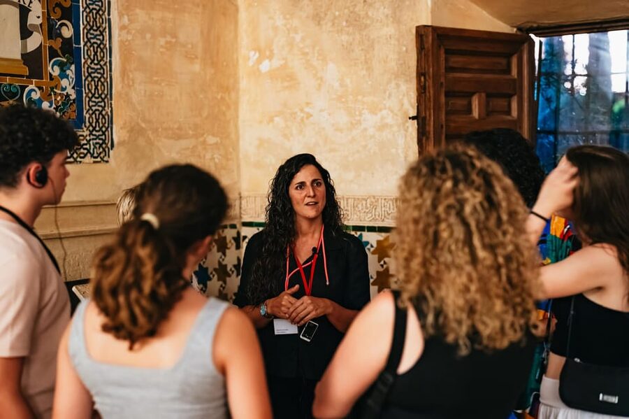 Granada: Alhambra and Nasrid Palaces Guided Tour at Night - How to prepare for the evening visit