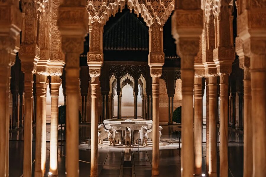 Granada: Alhambra and Nasrid Palaces Guided Tour at Night - Meeting your guide near the Alhambra walls
