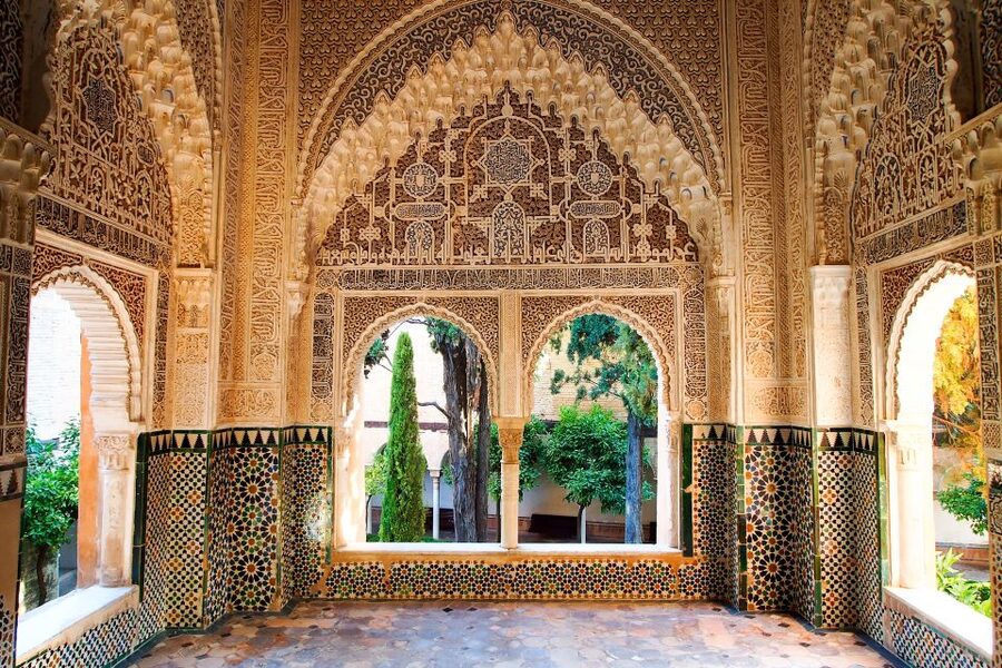 Granada: Alhambra and Nasrid Palaces Private Tour - Who should book this private tour?