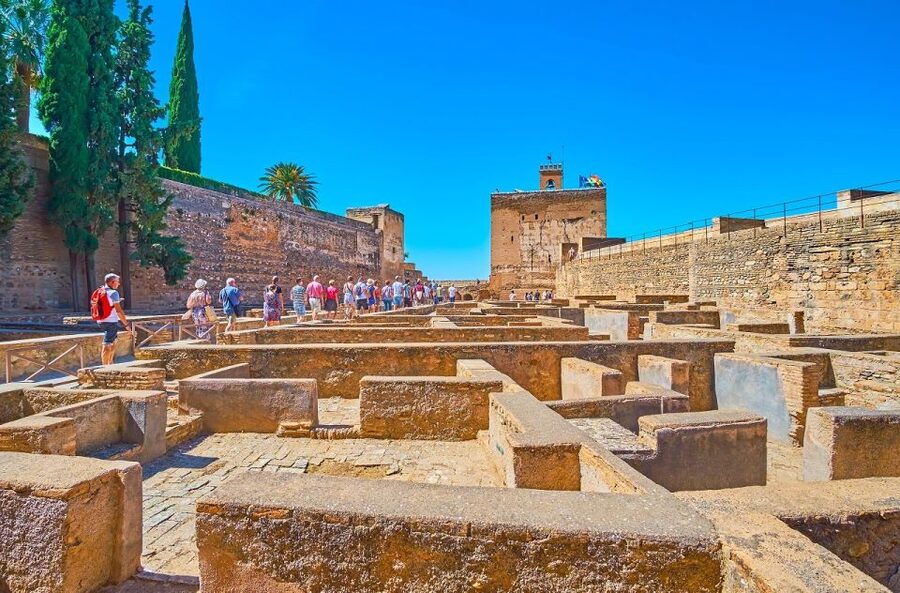 Granada: Alhambra and Nasrid Palaces Private Tour - The Nasrid Palaces: the heart of the visit