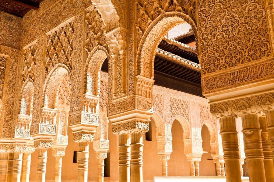 Granada: Alhambra and Nasrid Palaces Small Guided Tour - Key points at a glance
