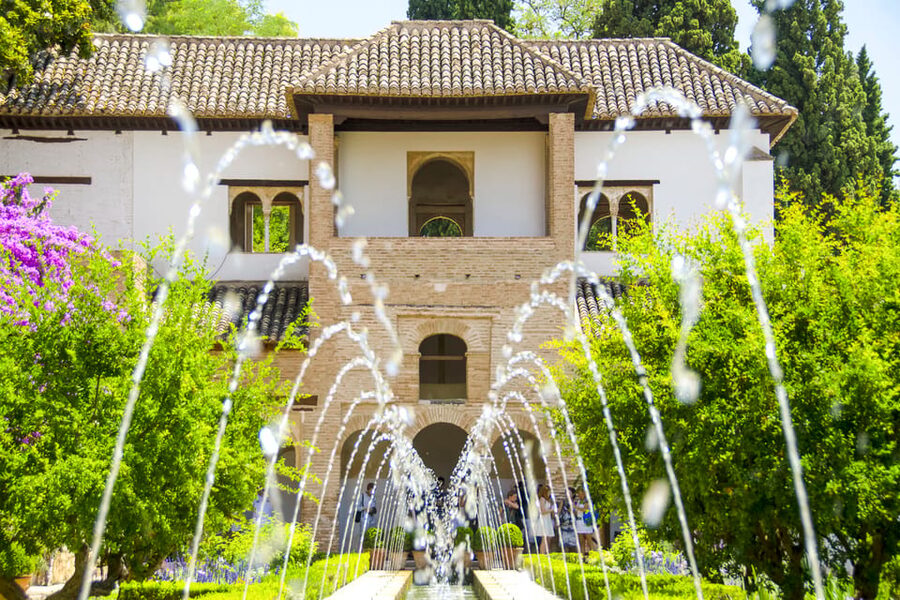 Granada: Alhambra Gardens and Generalife Ticket - Heat, clothing, and practical comfort