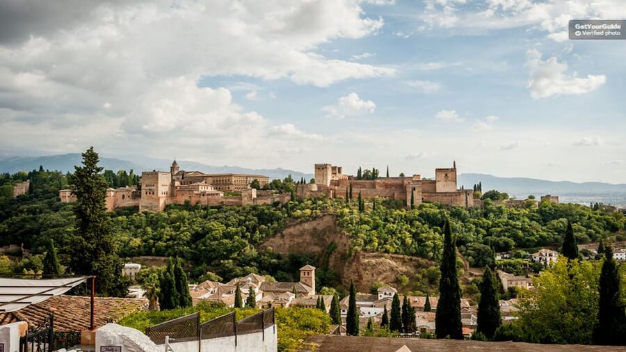 Granada: Alhambra Gardens and Generalife Ticket - Walking the gardens without a guide