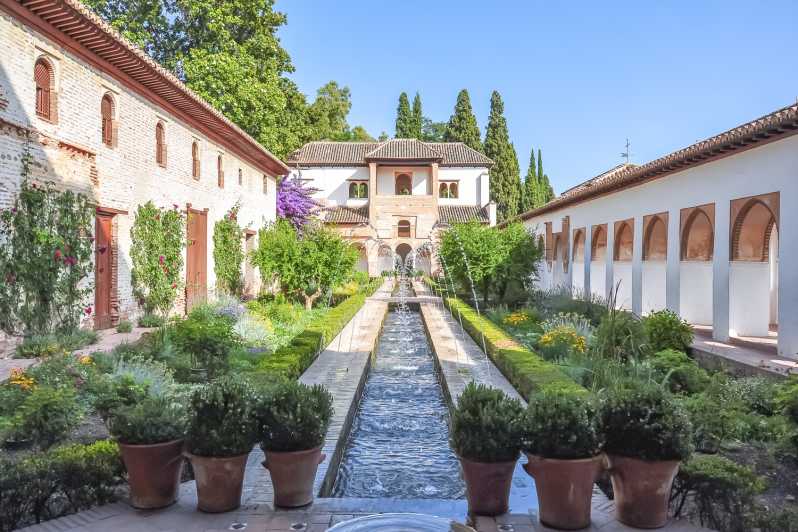 Granada: Alhambra Gardens and Generalife Ticket - Entering at the Access Pavilion