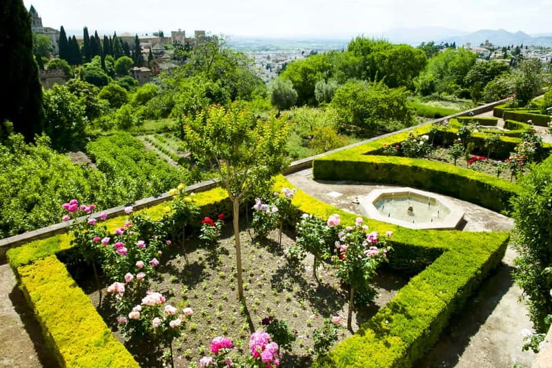 Granada: Alhambra & Gardens Tour w/Nasrid Palaces Option - Generalife Gardens and the quieter side of the visit
