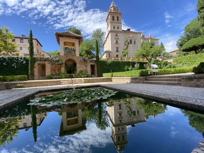 Granada: Alhambra & Generalife Fast-Track Guided Tour - Key points to know before booking
