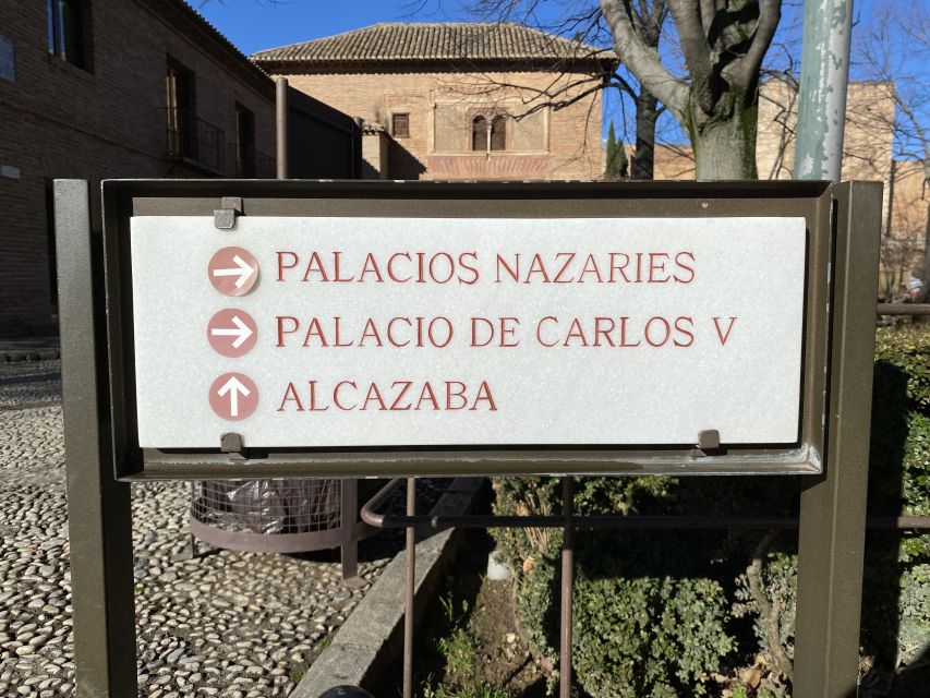 Granada: Alhambra & Generalife Fast-Track Guided Tour - Entering the Nasrid Palaces
