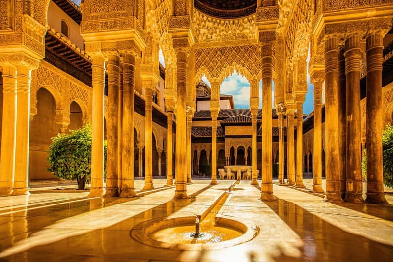 Granada: Alhambra, Generalife & Nasrid Palaces Guided Tour - Palace of Charles V: a Renaissance surprise