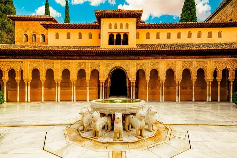 Granada: Alhambra, Generalife & Nasrid Palaces Guided Tour - The Alcazaba: a self-guided finish