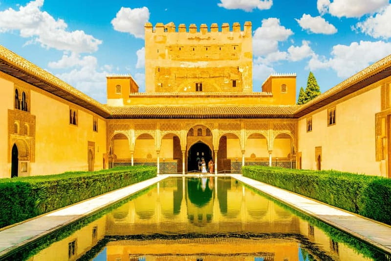 Granada: Alhambra, Generalife & Nasrid Palaces Guided Tour - Meeting at the Generalife ticket office