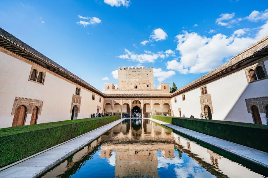 Granada: Alhambra Guided Tour with Nasrid Palaces & Gardens - Why the Alhambra works best with a guide