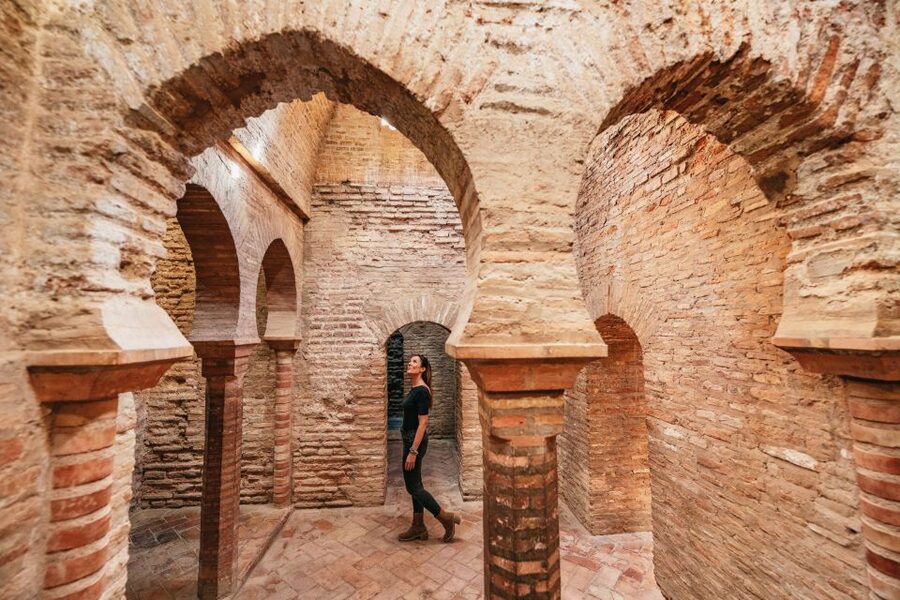 Granada: Alhambra Guided Tour with Nasrid Palaces & Gardens - Generalife Gardens and the final stretch