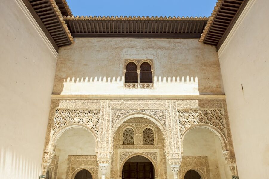 Granada: Alhambra, Nasrid, and Generalife Private Tour - Why the Alhambra needs a guide