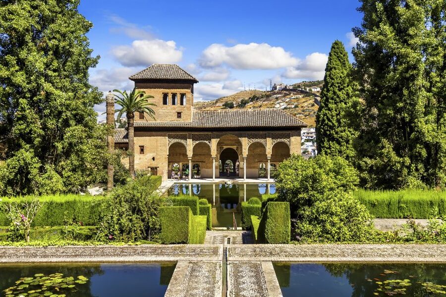Granada: Alhambra, Nasrid Palaces, & Generalife Guided Tour - Alcazaba, Medina, Calle Real, and the Mosque Bath