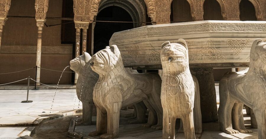 Granada: Alhambra & Nasrid Palaces Small Group Guided Tour - The Nasrid Palaces and Court of the Lions