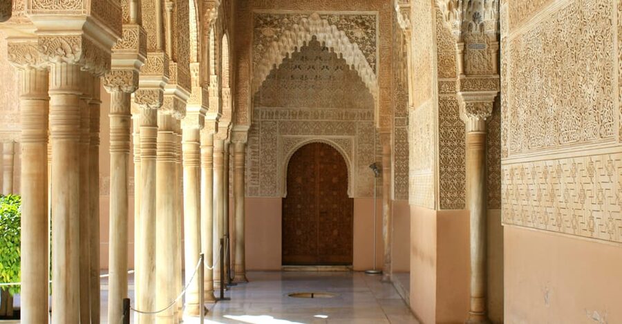 Granada: Alhambra & Nasrid Palaces Small Group Guided Tour - The Guides Make or Break the Visit