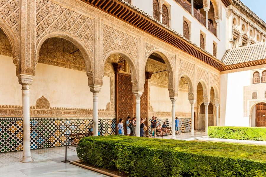 Granada: Alhambra & Nasrid Palaces Tour with Tickets - Key points before you book