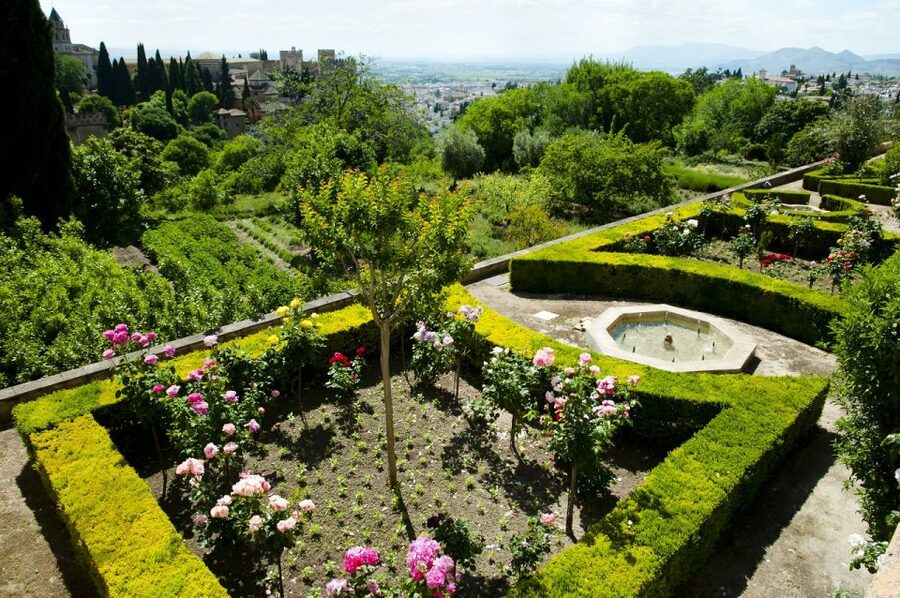 Granada: Alhambra Palace Guided Tour - The Alcazaba, 45 minutes of fortress history
