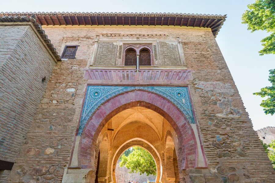 Granada: Alhambra Ticket and Guided Tour with Nasrid Palaces - Key points before you book