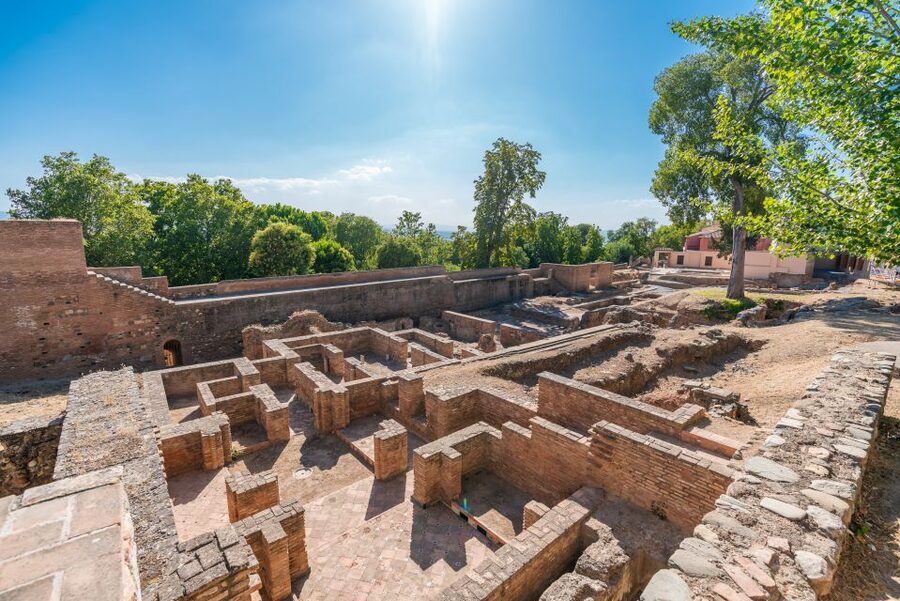 Granada: Alhambra Ticket and Guided Tour with Nasrid Palaces - Generalife Palace and Gardens