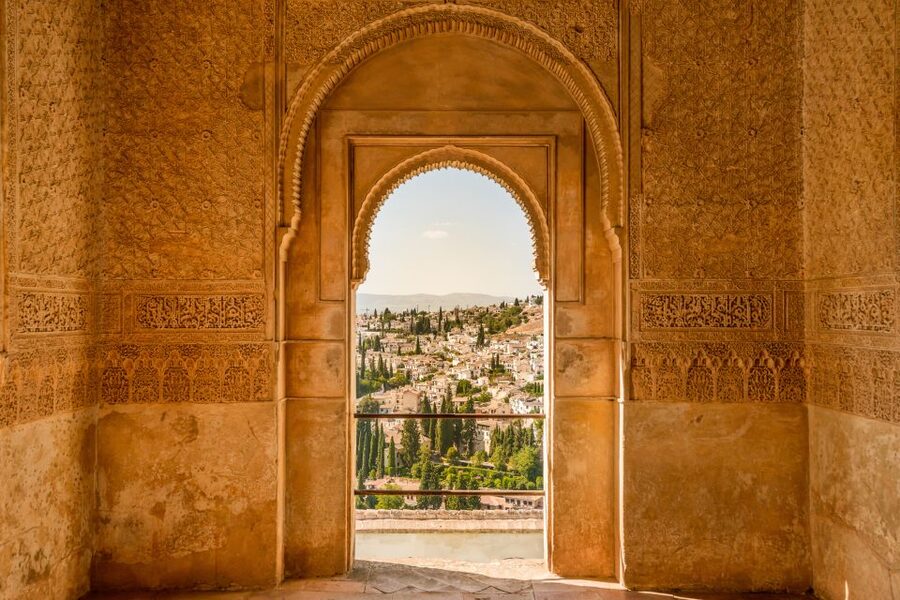 Granada: Alhambra Ticket and Guided Tour with Nasrid Palaces - The Nasrid Palaces and Patio de los Leones