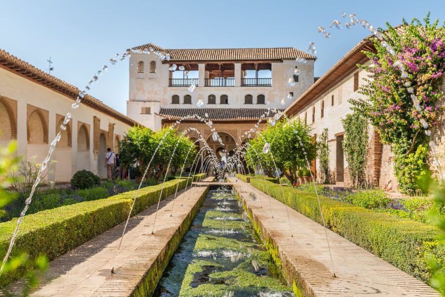 Granada: Alhambra Ticket and Guided Tour with Nasrid Palaces - Alcazaba Fortress and the view over Granada