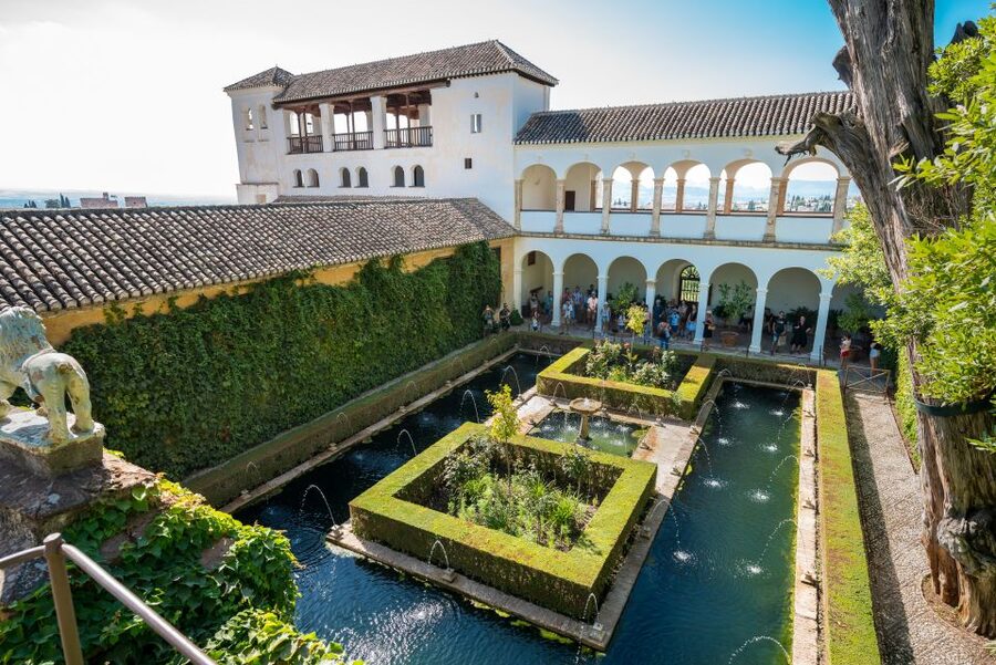 Granada: Alhambra Ticket and Guided Tour with Nasrid Palaces - Palace of Carlos V and free time after the tour